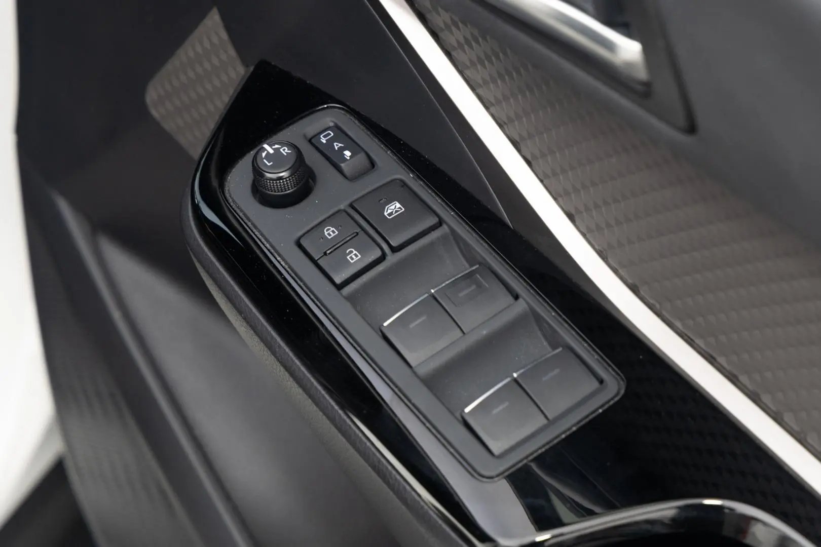 2021 Toyota C-HR Gallery Image 18