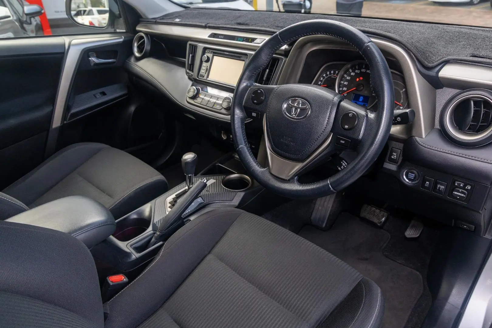 2013 Toyota RAV4 Gallery Image 7