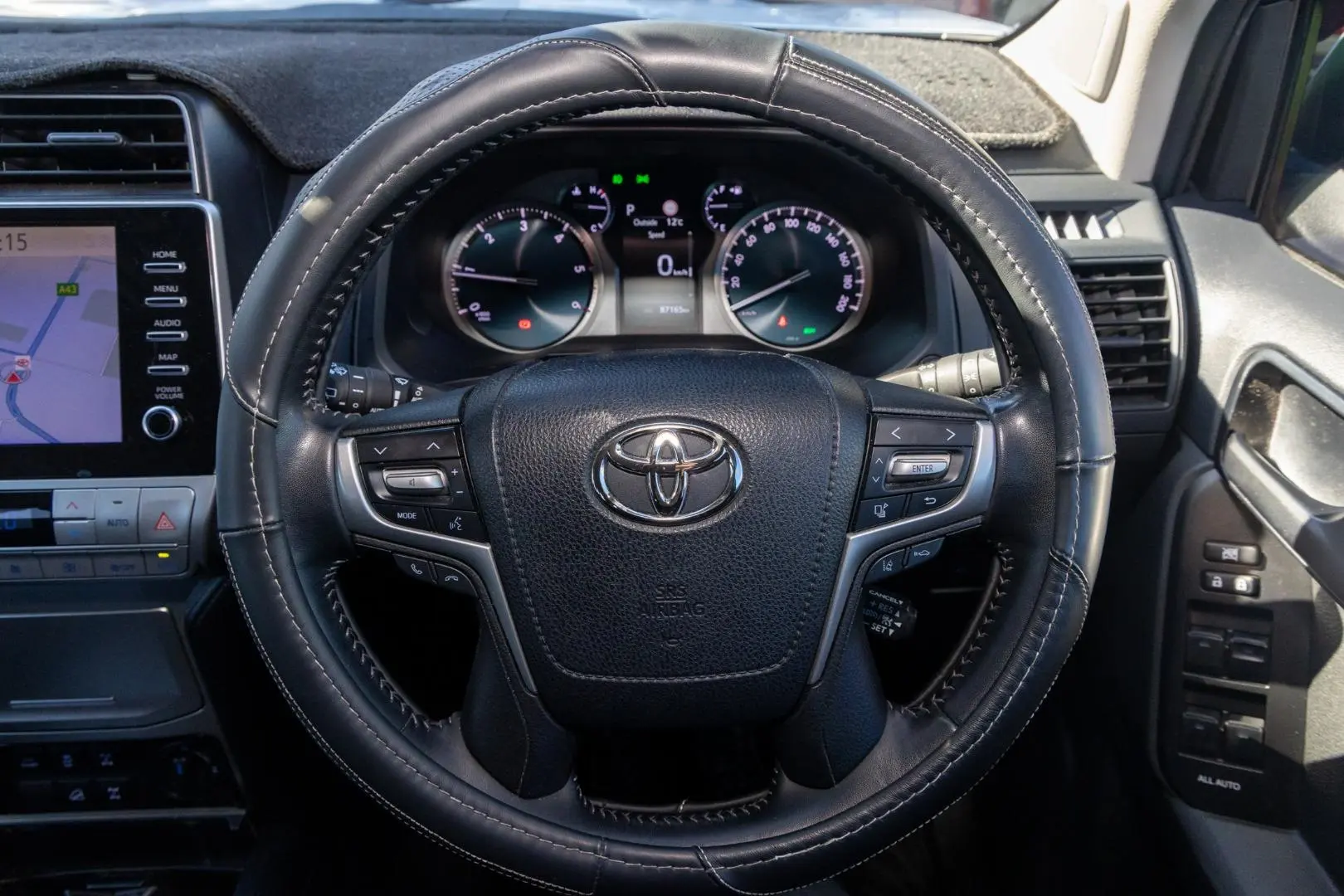2022 Toyota Landcruiser Prado Gallery Image 10