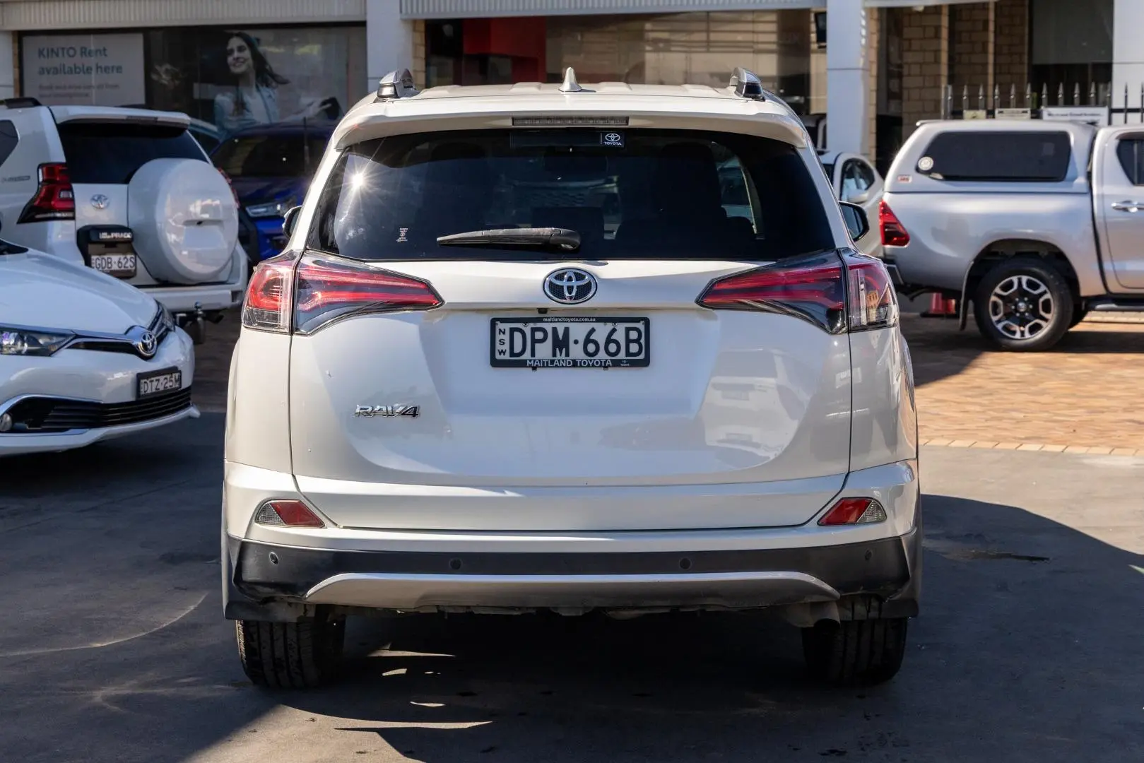 2017 Toyota RAV4 Gallery Image 5
