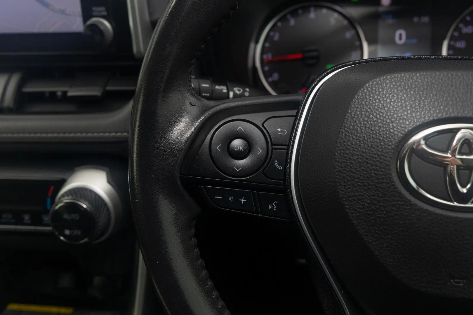 2020 Toyota RAV4 Gallery Image 11