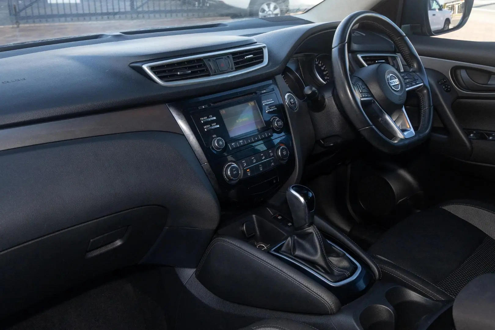 2017 Nissan QASHQAI Gallery Image 8