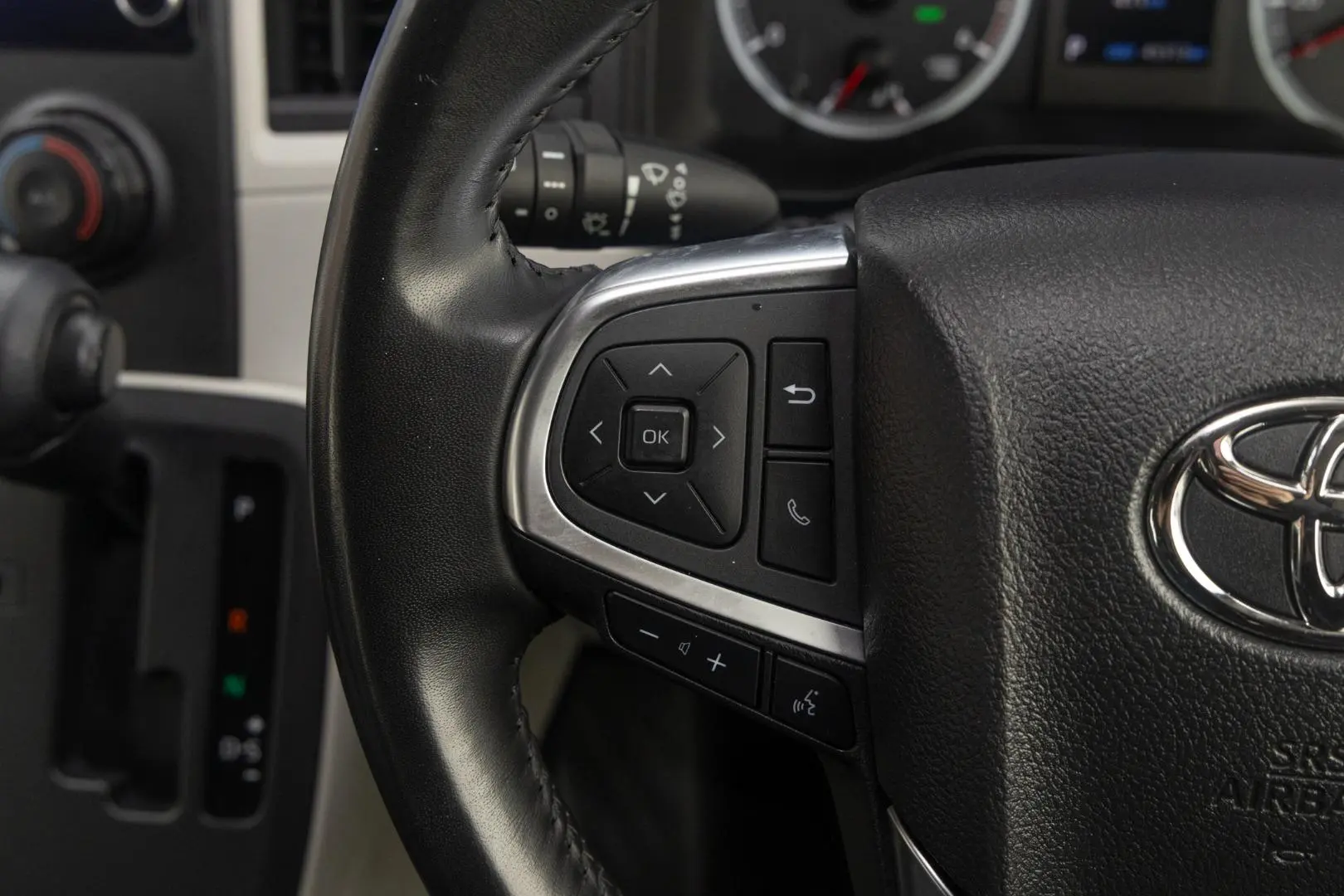 2023 Toyota Hiace Gallery Image 11