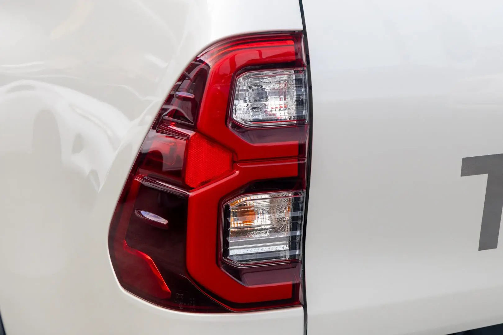 2020 Toyota Hilux Gallery Image 18