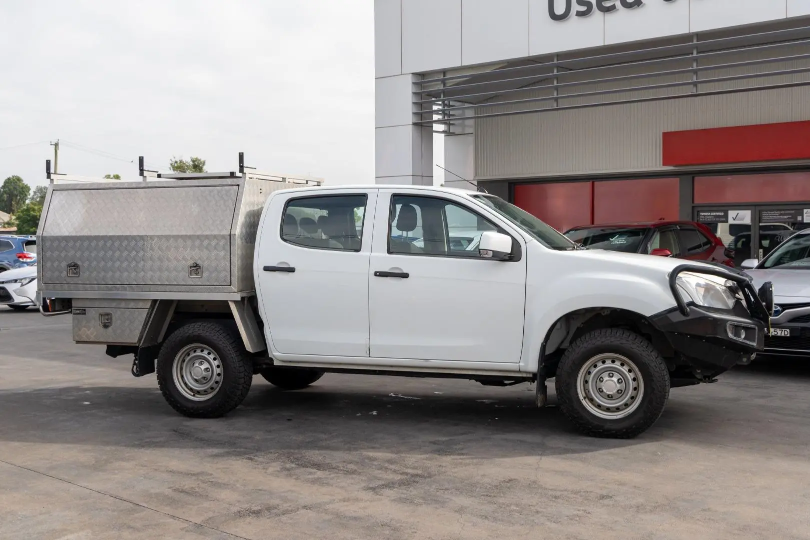 2018 Isuzu D-MAX Gallery Image 3