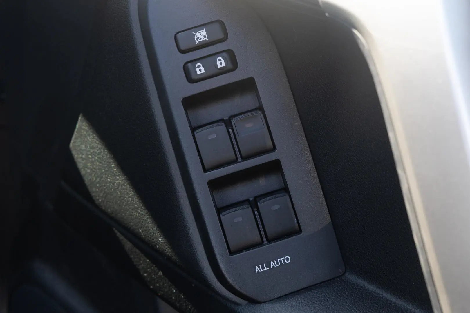 2022 Toyota Landcruiser Prado Gallery Image 18