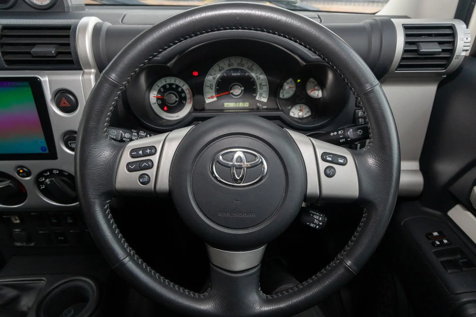 2011 Toyota FJ Cruiser Gallery Image 10