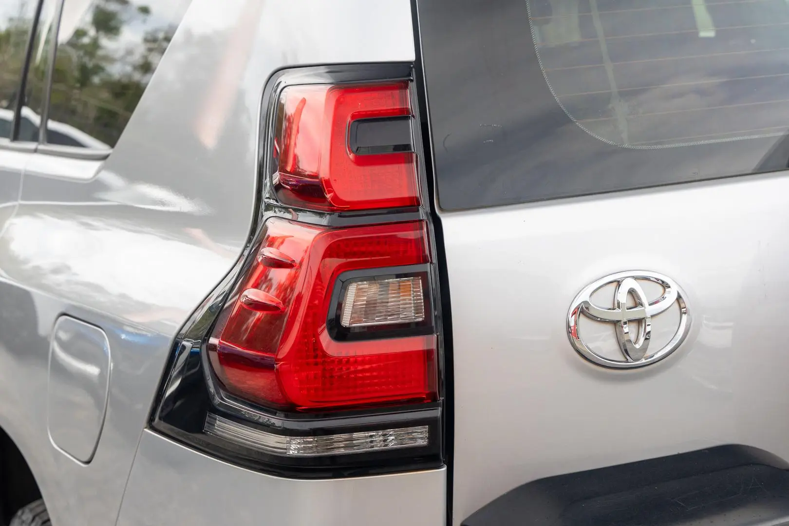 2022 Toyota Landcruiser Prado Gallery Image 21