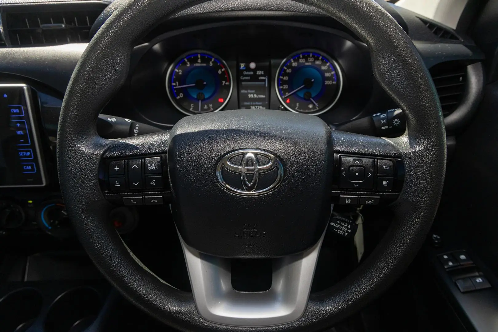 2019 Toyota Hilux Gallery Image 9