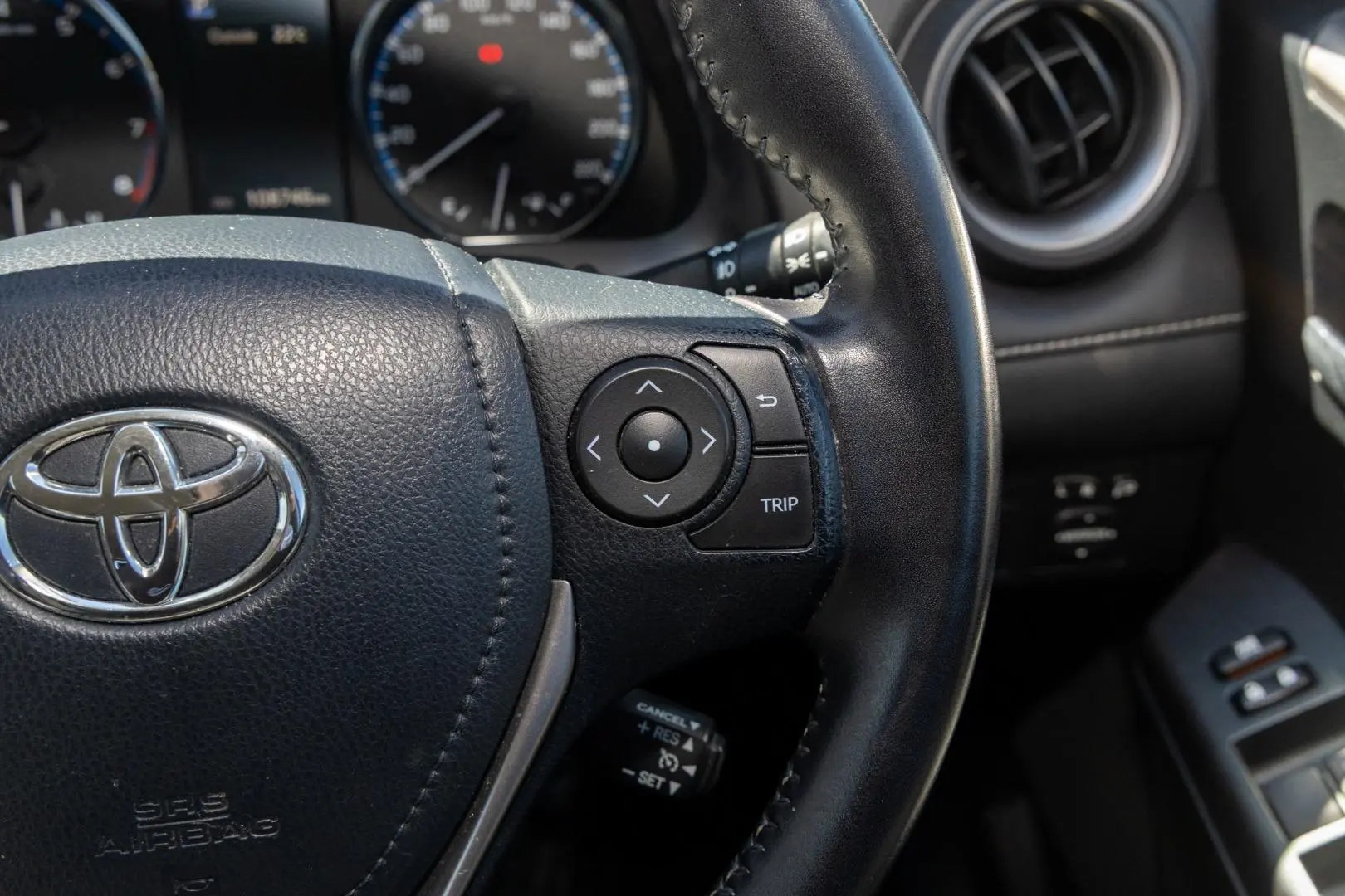 2016 Toyota RAV4 Gallery Image 12