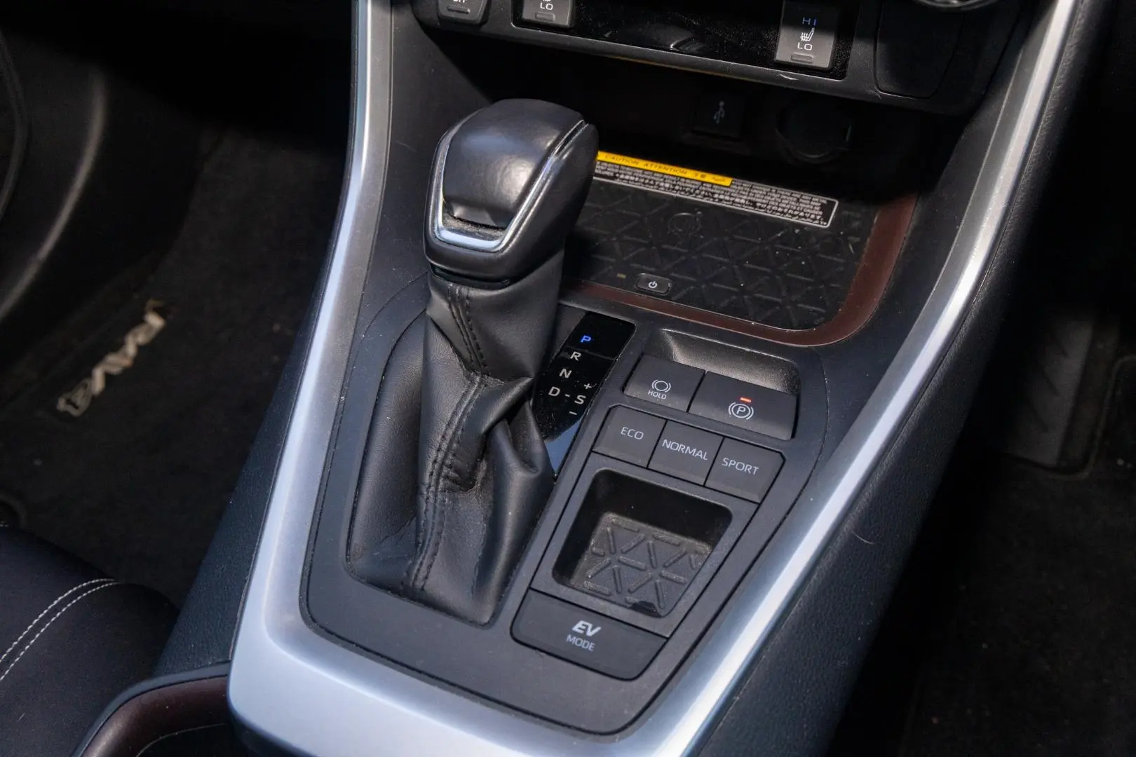 2020 Toyota RAV4 Gallery Image 17