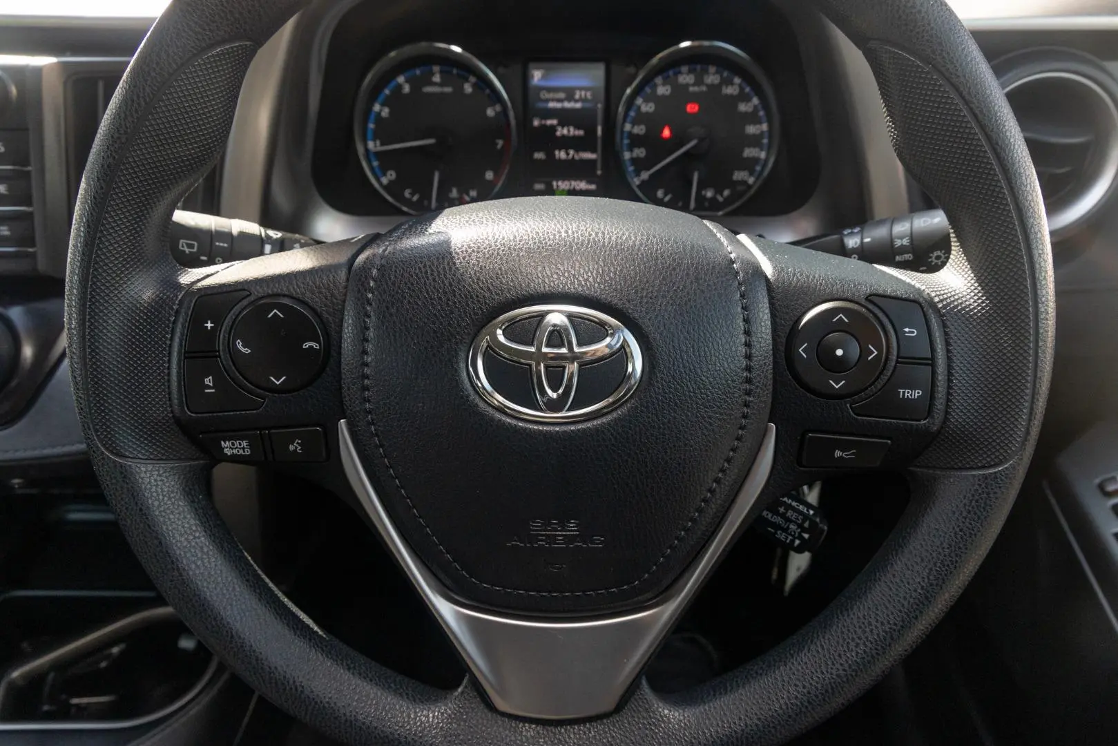 2017 Toyota RAV4 Gallery Image 10