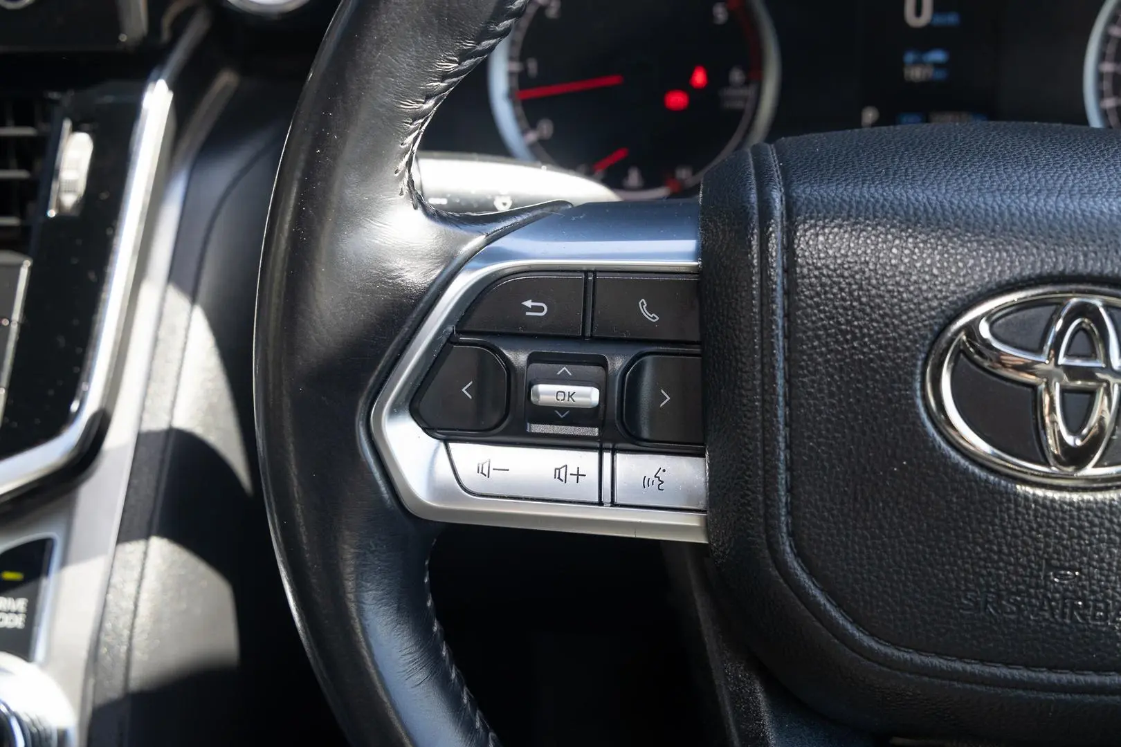 2022 Toyota Landcruiser Gallery Image 11