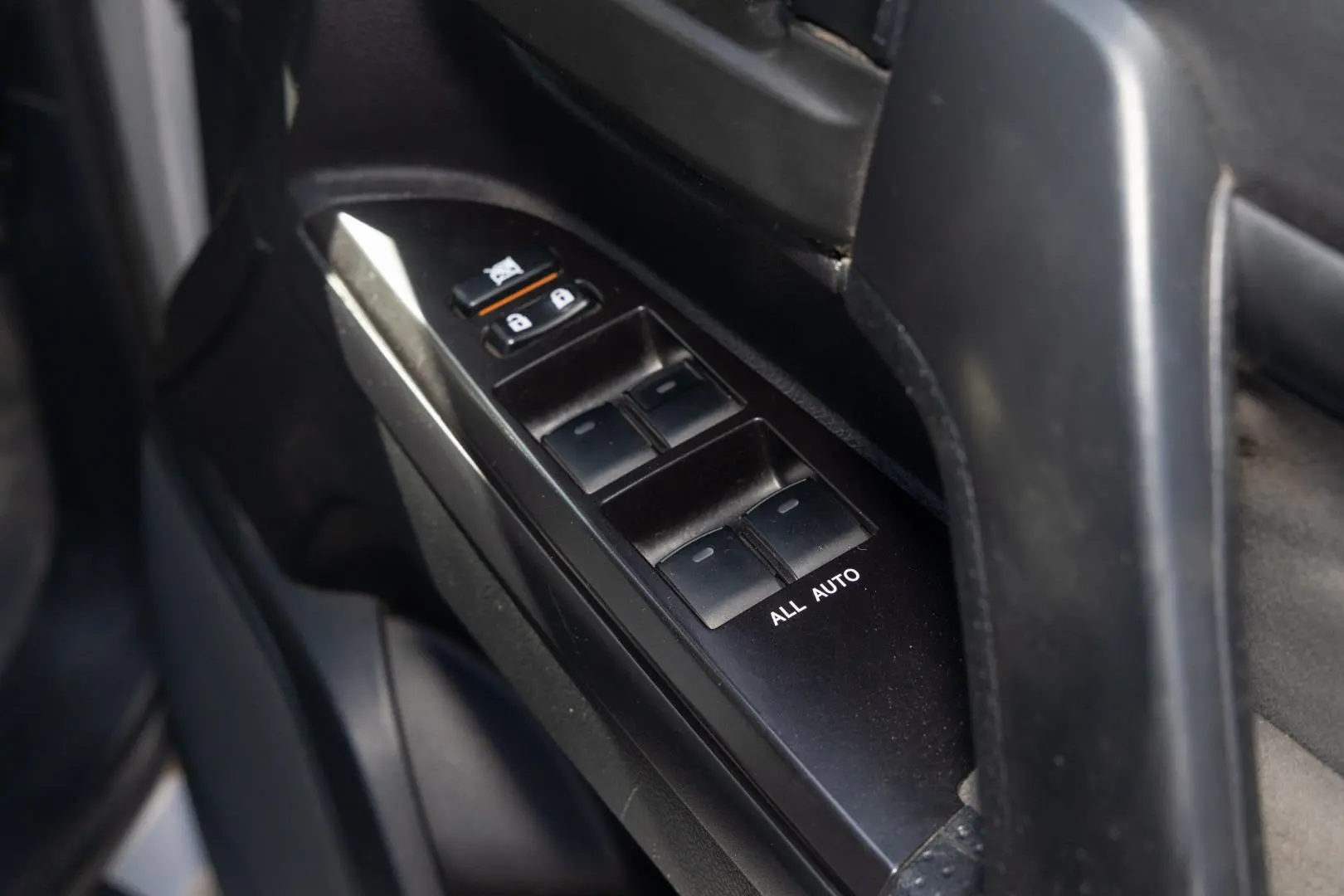 2017 Toyota Landcruiser Gallery Image 18