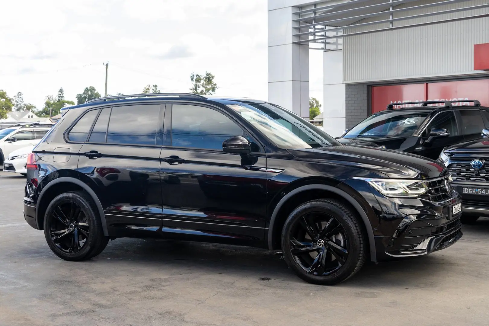 2023 Volkswagen Tiguan Gallery Image 3