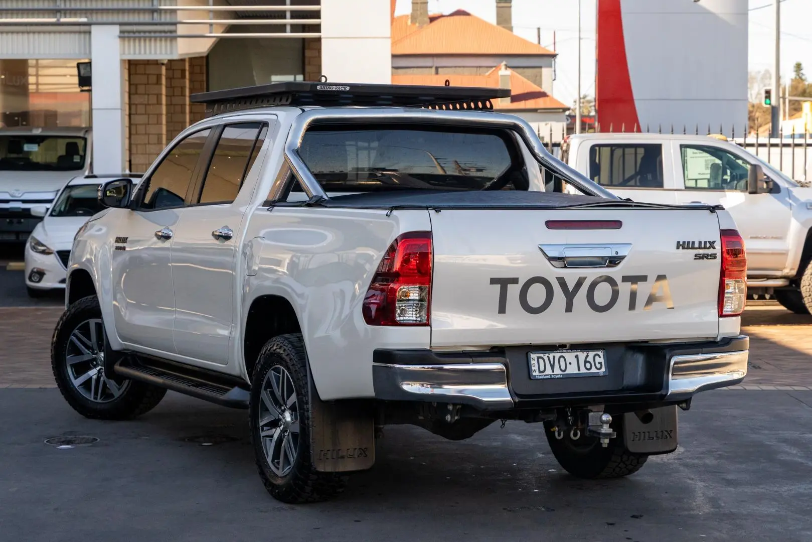 2017 Toyota Hilux Gallery Image 2