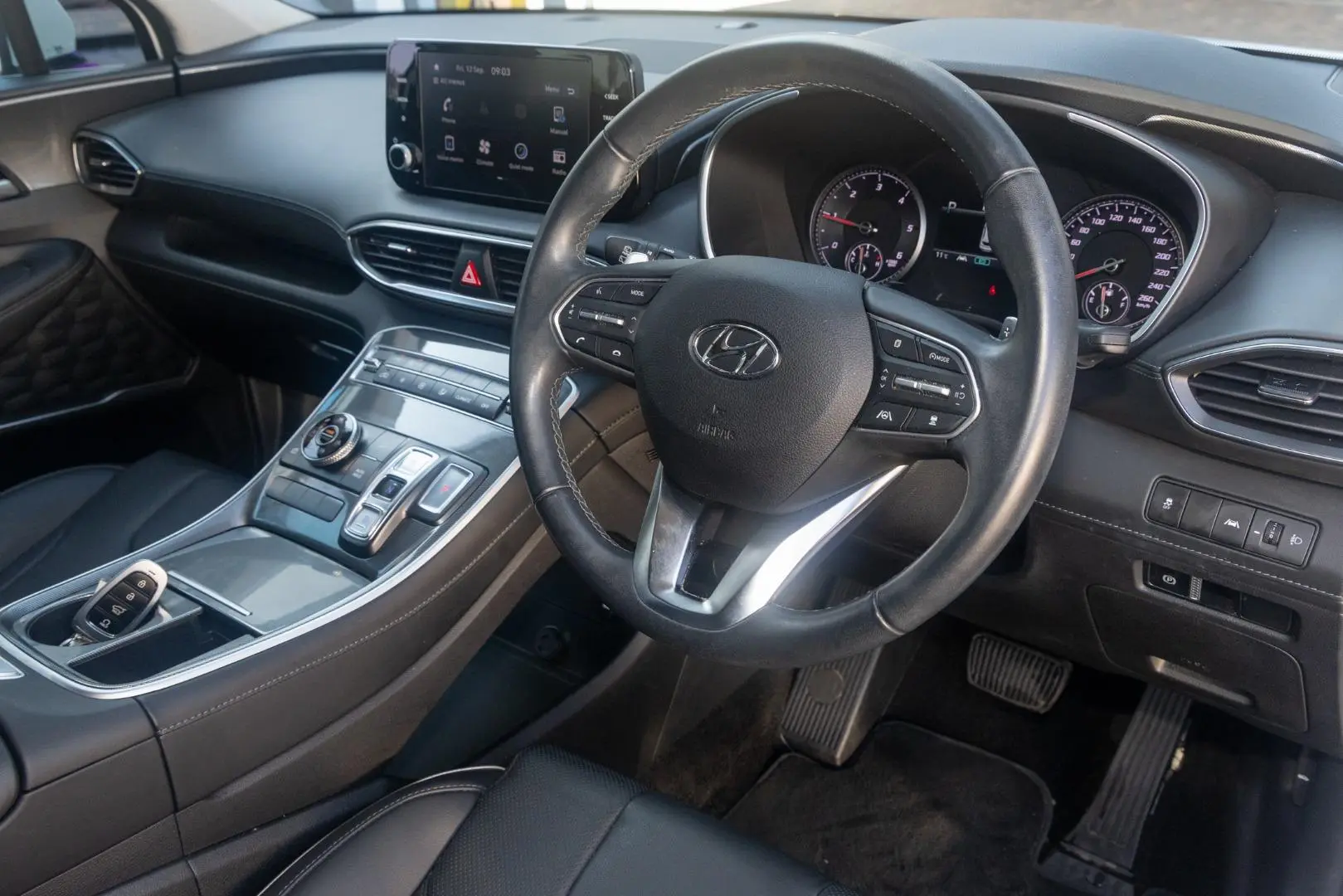 2022 Hyundai Santa Fe Gallery Image 7