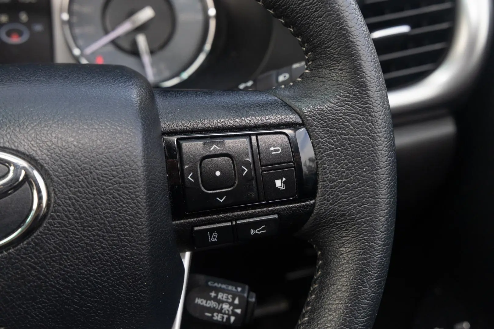 2022 Toyota Hilux Gallery Image 12