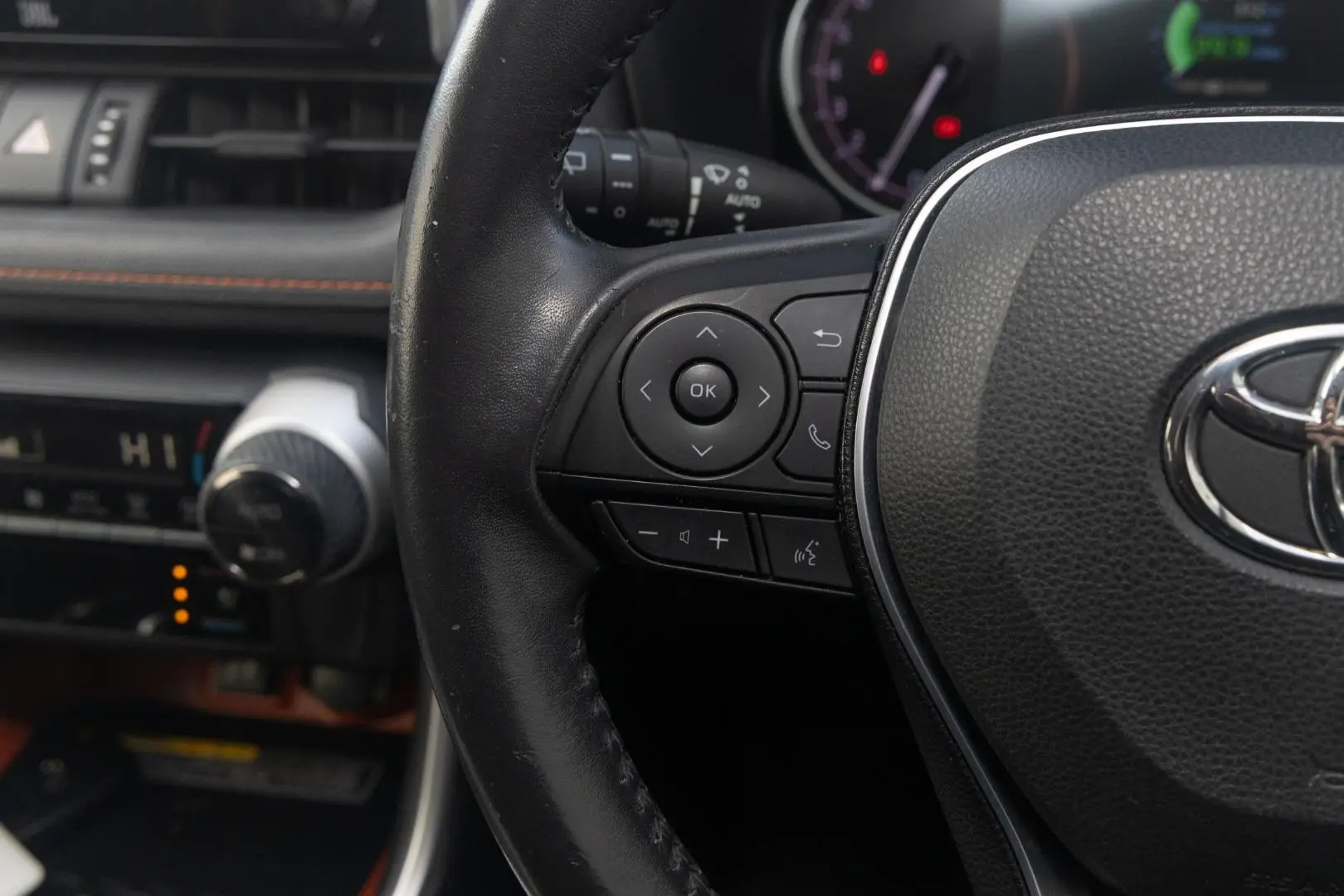 2019 Toyota RAV4 Gallery Image 11