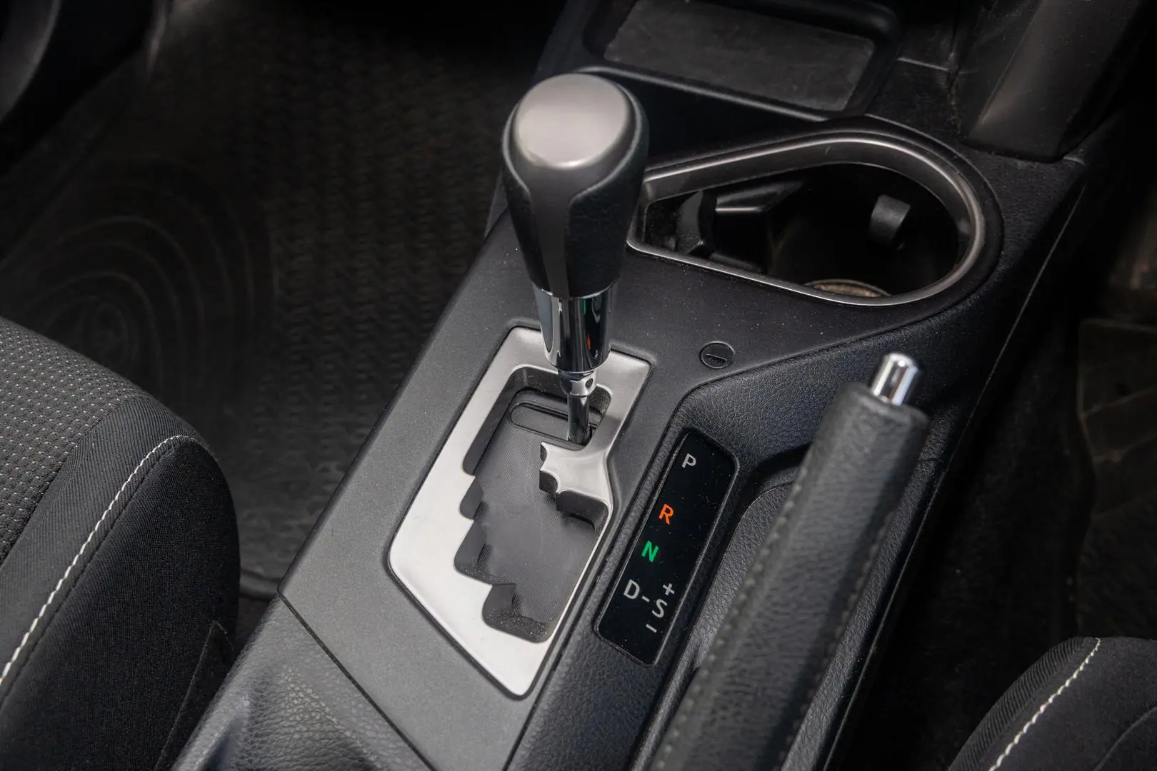 2017 Toyota RAV4 Gallery Image 17