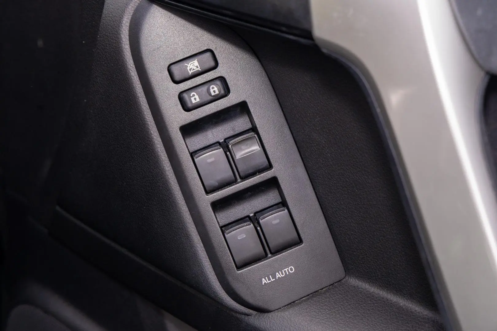 2021 Toyota Landcruiser Prado Gallery Image 18