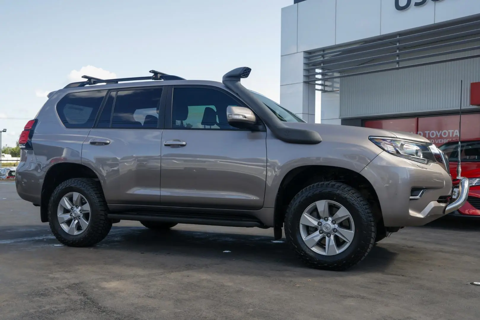 2018 Toyota Landcruiser Prado Gallery Image 3