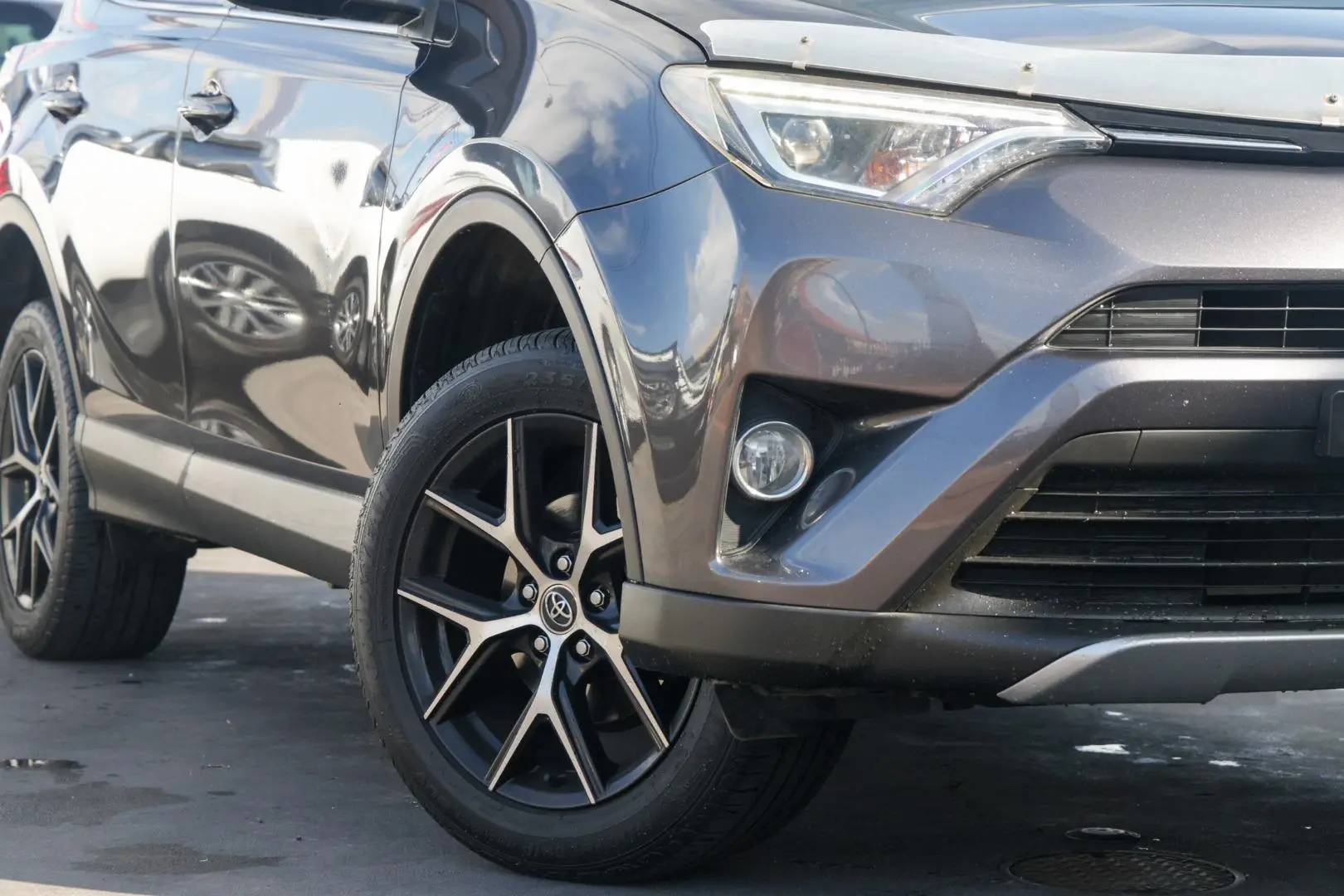 2017 Toyota RAV4 Image 6