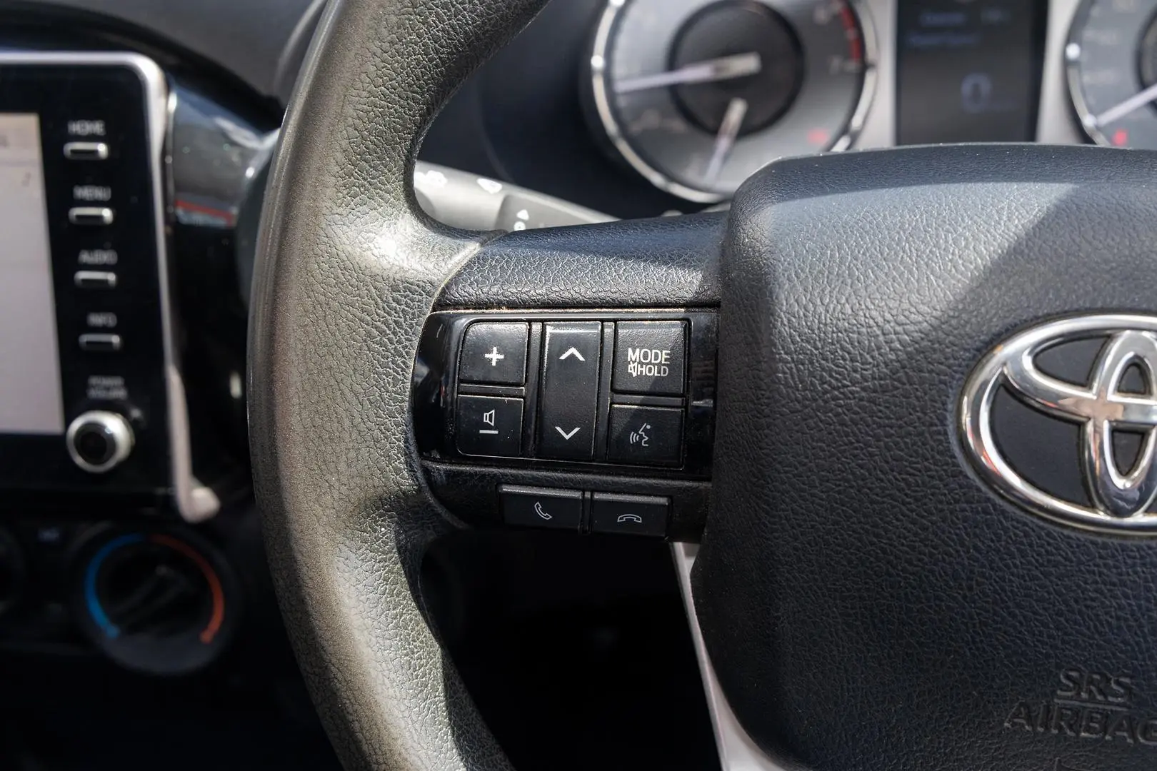 2021 Toyota Hilux Gallery Image 11