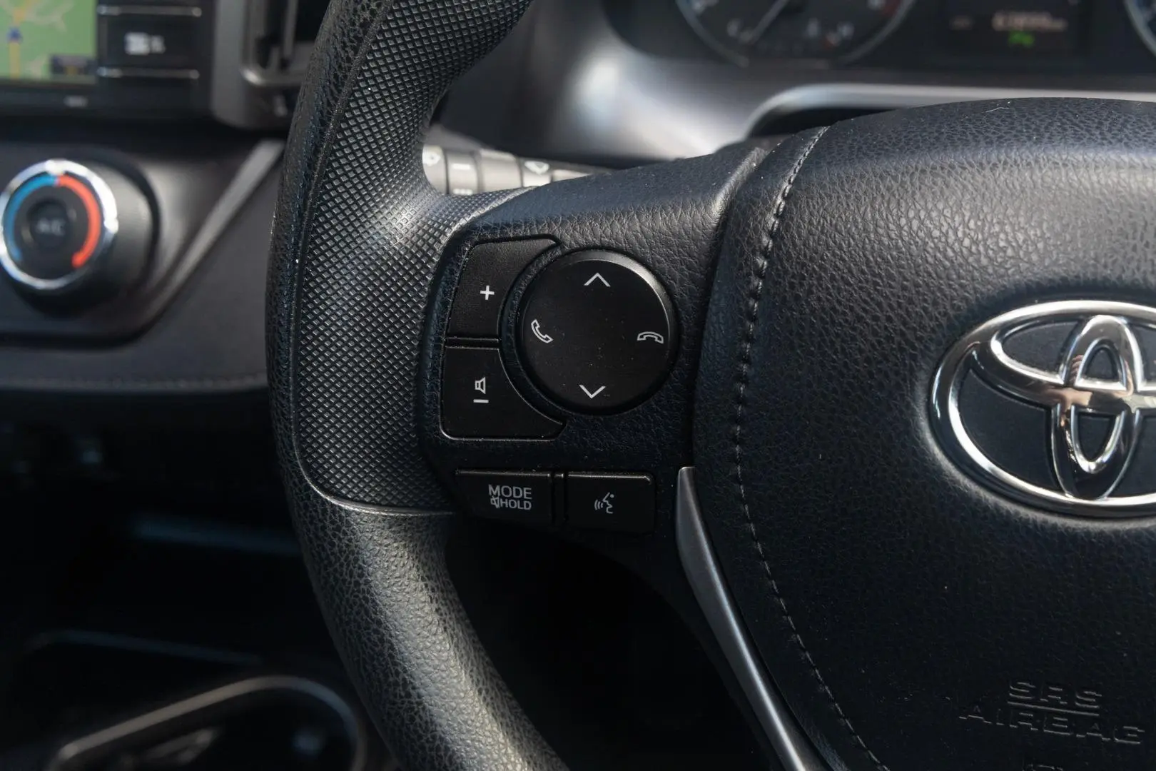 2018 Toyota RAV4 Gallery Image 11