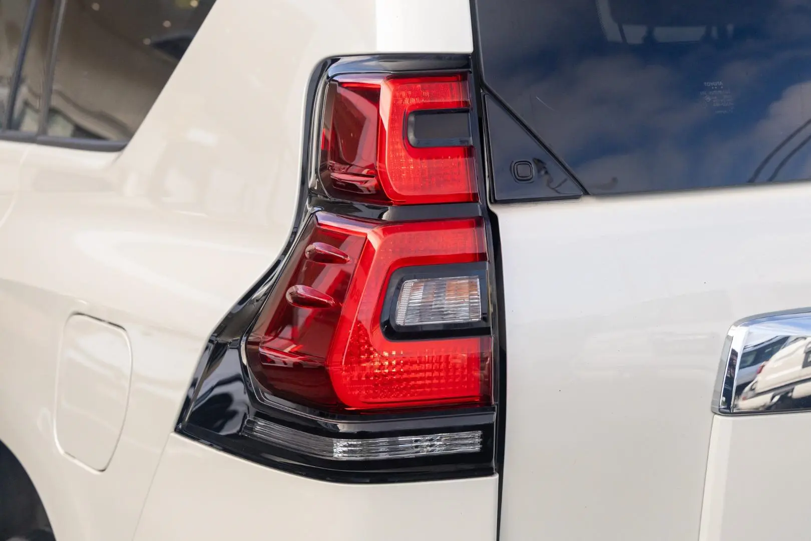 2020 Toyota Landcruiser Prado Gallery Image 19