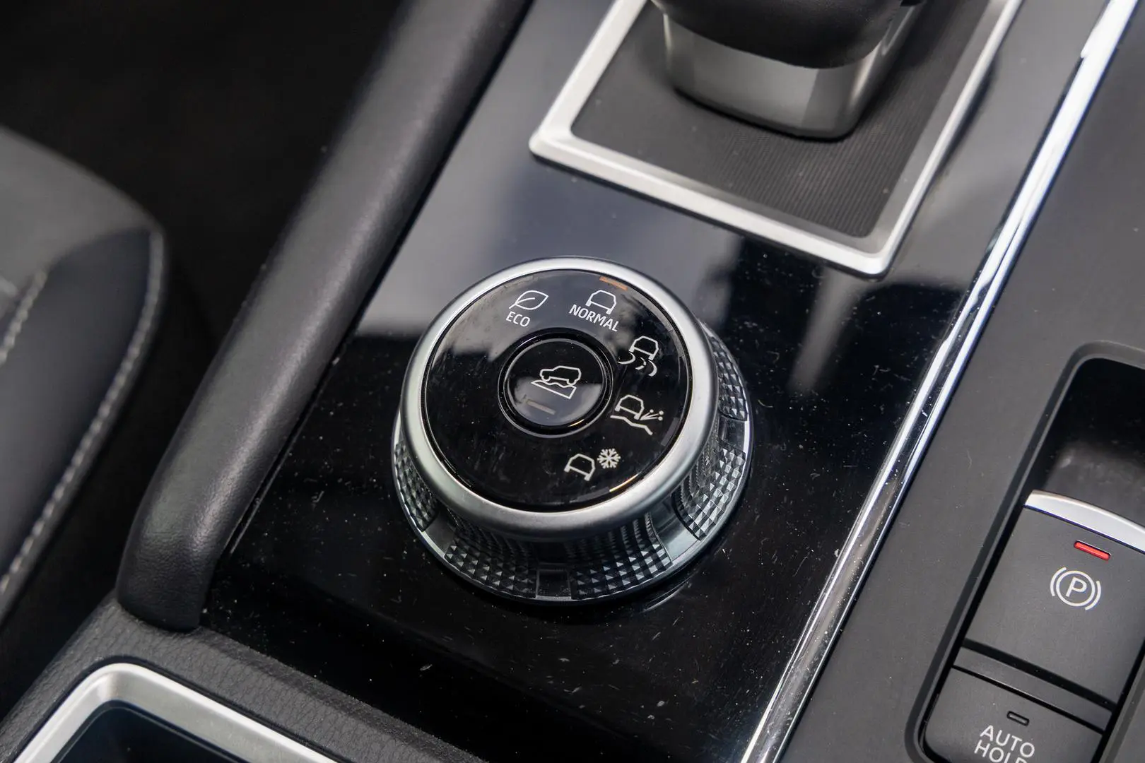 2024 Mitsubishi Outlander Gallery Image 18
