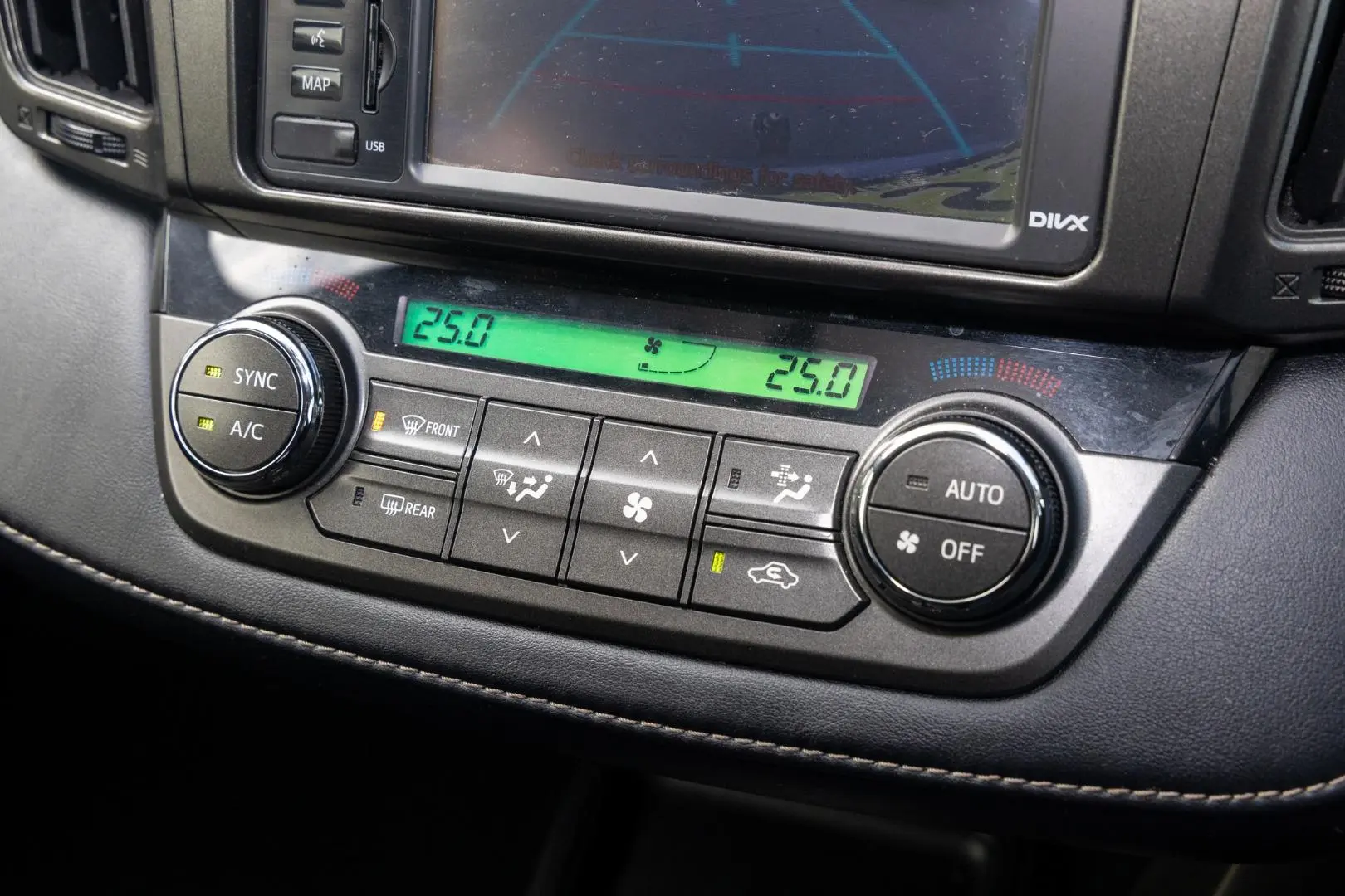 2013 Toyota RAV4 Gallery Image 16