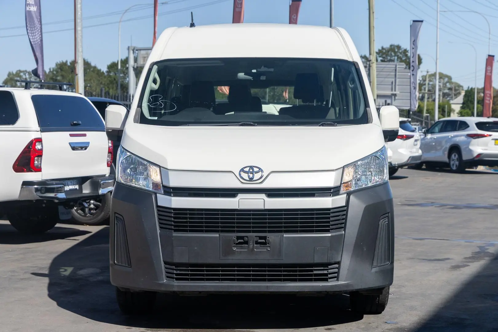 2019 Toyota Hiace Gallery Image 4