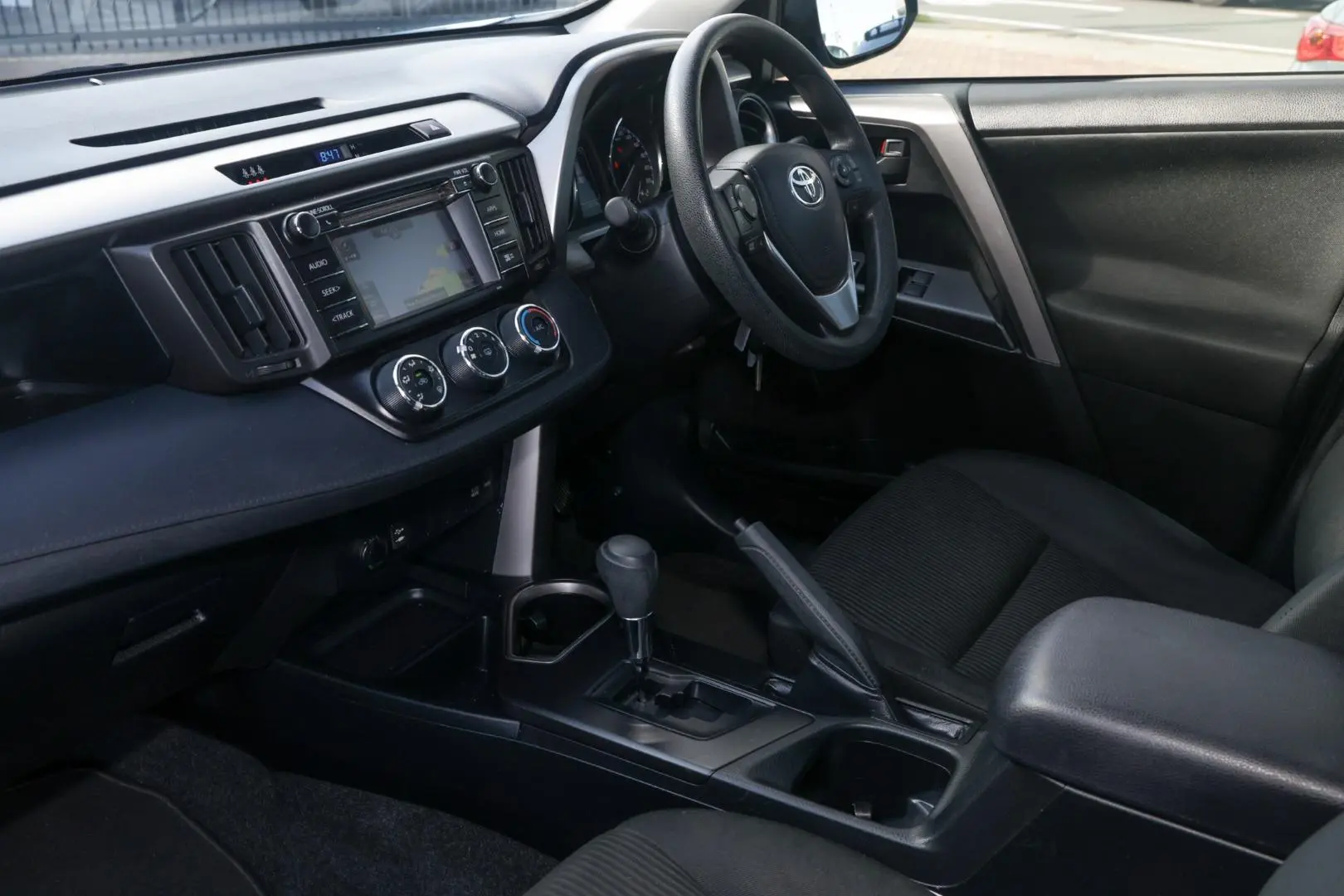 2018 Toyota RAV4 Image 8