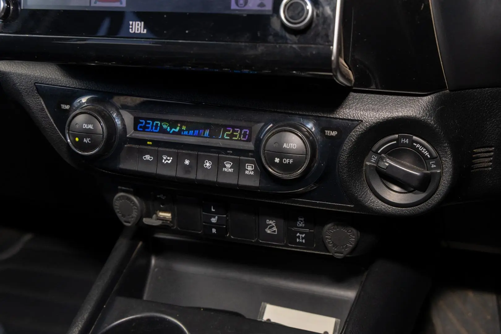 2022 Toyota Hilux Gallery Image 16