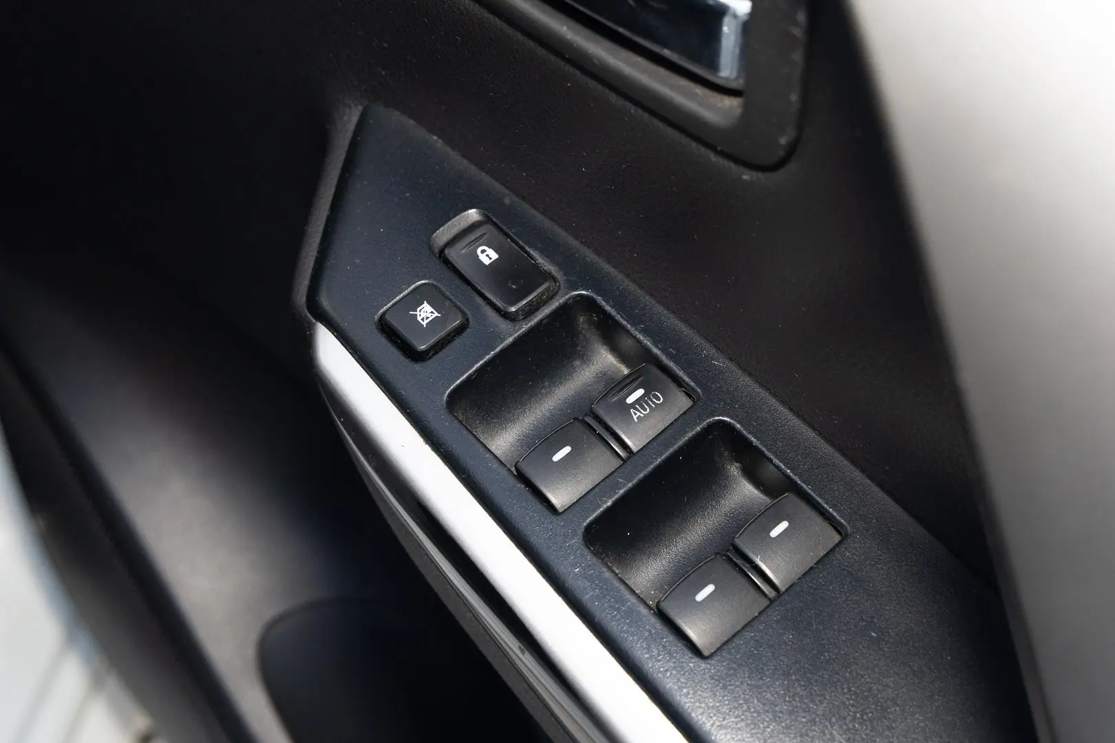 2017 Mitsubishi Pajero Sport Gallery Image 19