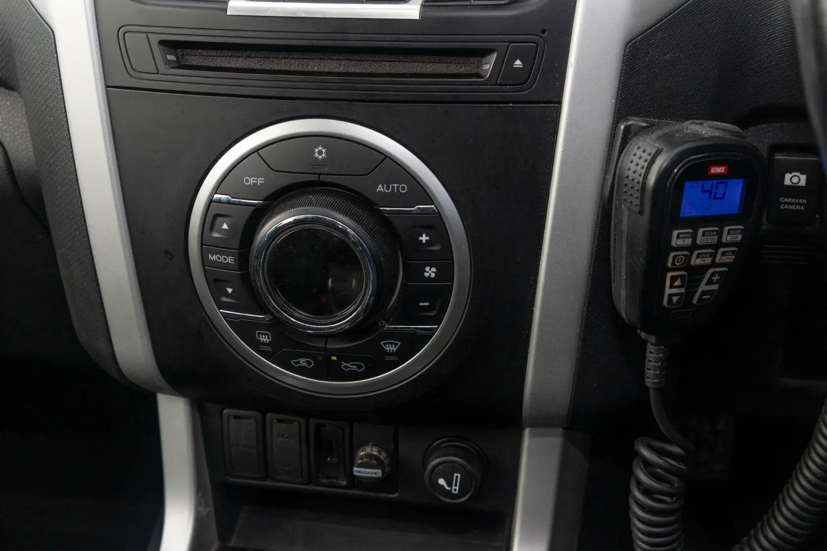 2017 Isuzu D-MAX Gallery Image 16