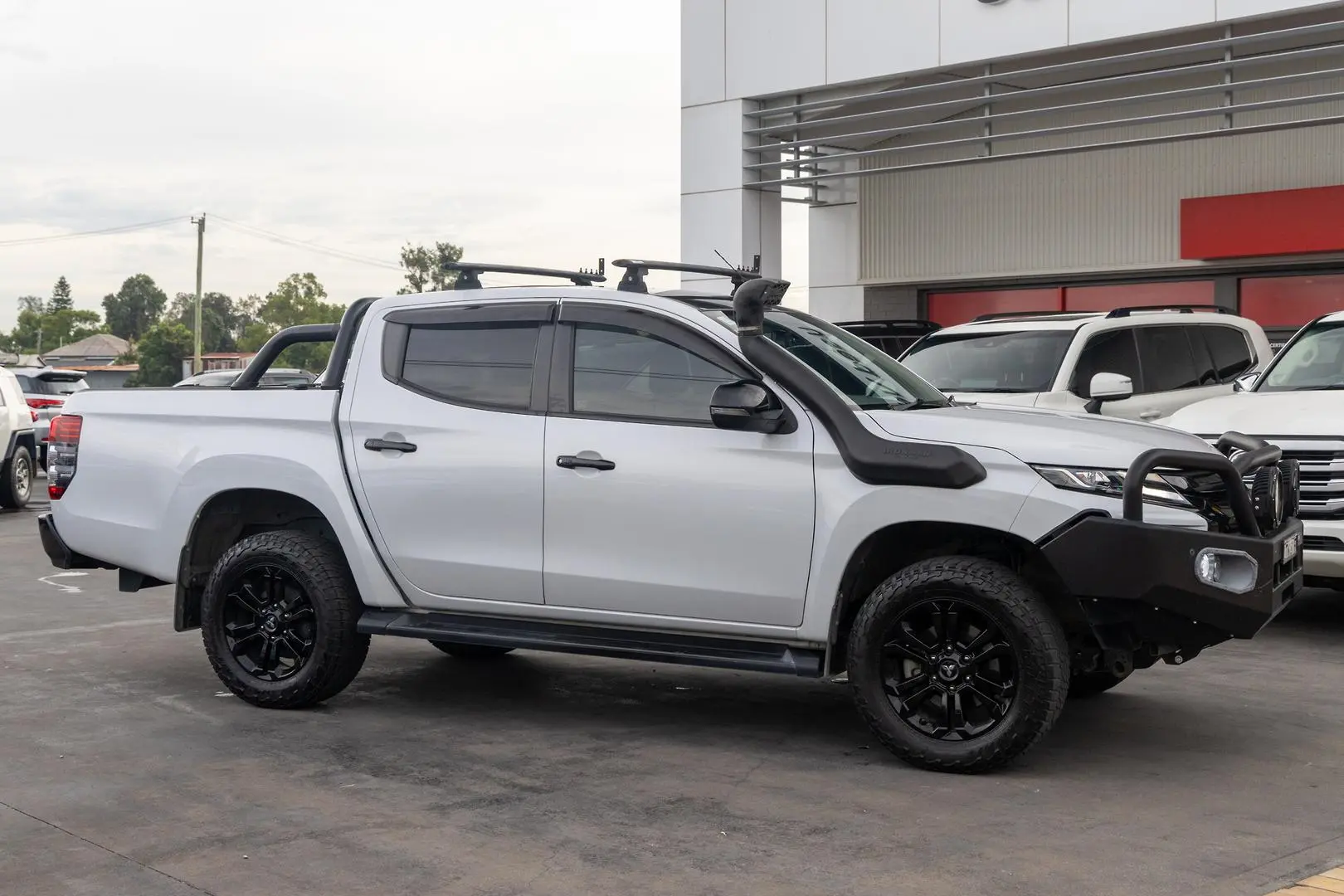 2022 Mitsubishi Triton Gallery Image 3