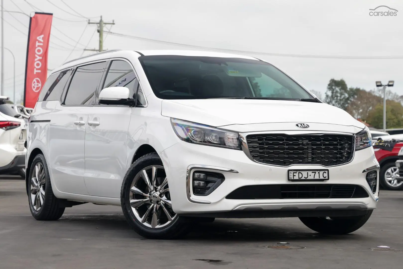 2019 Kia Carnival Image 1