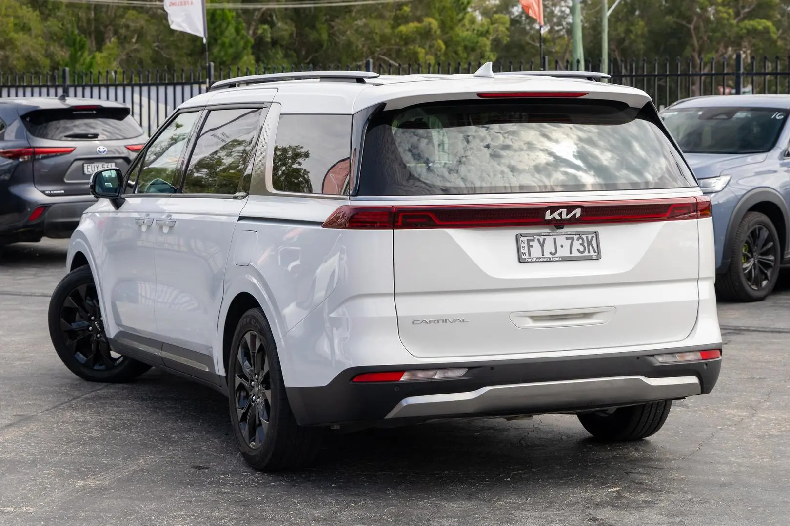 2021 Kia Carnival Gallery Image 2