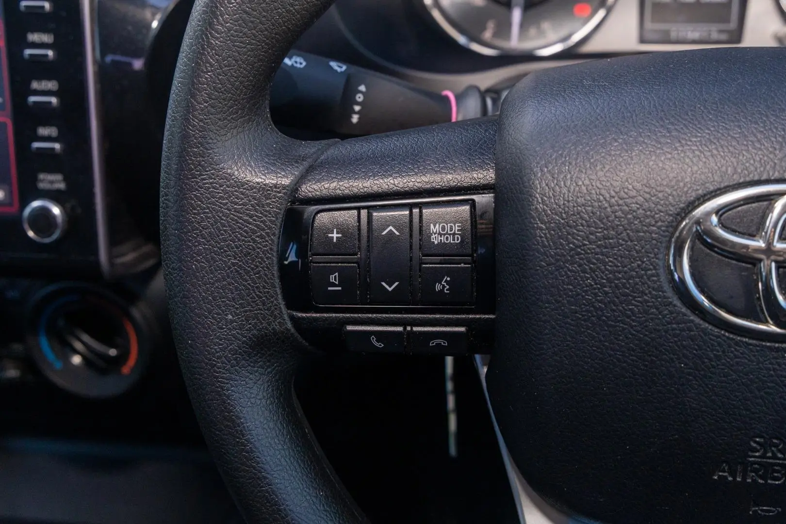 2022 Toyota Hilux Gallery Image 11