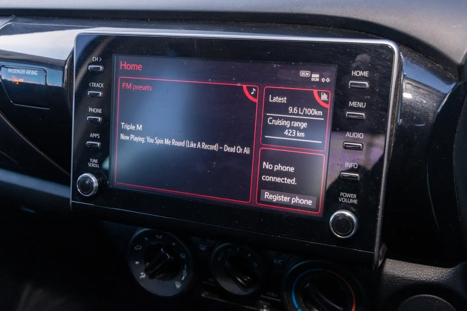 2022 Toyota Hilux Gallery Image 14