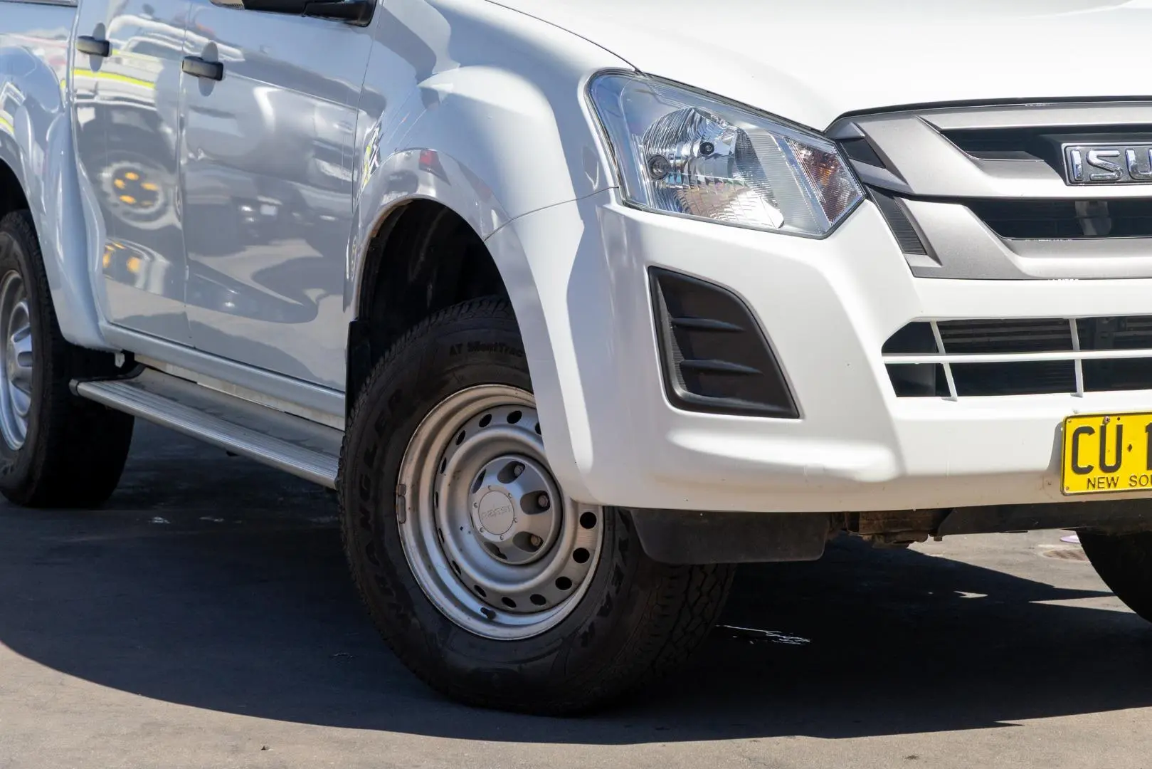 2019 Isuzu D-MAX Gallery Image 6