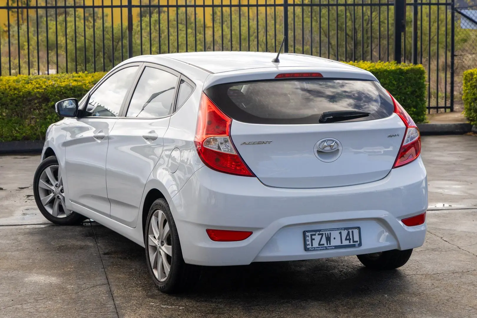 2018 Hyundai Accent Gallery Image 2