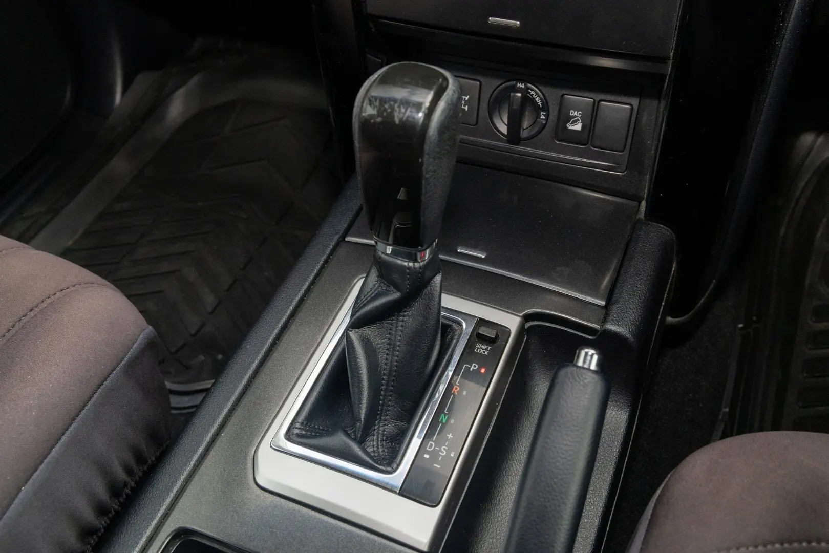 2014 Toyota Landcruiser Prado Gallery Image 17
