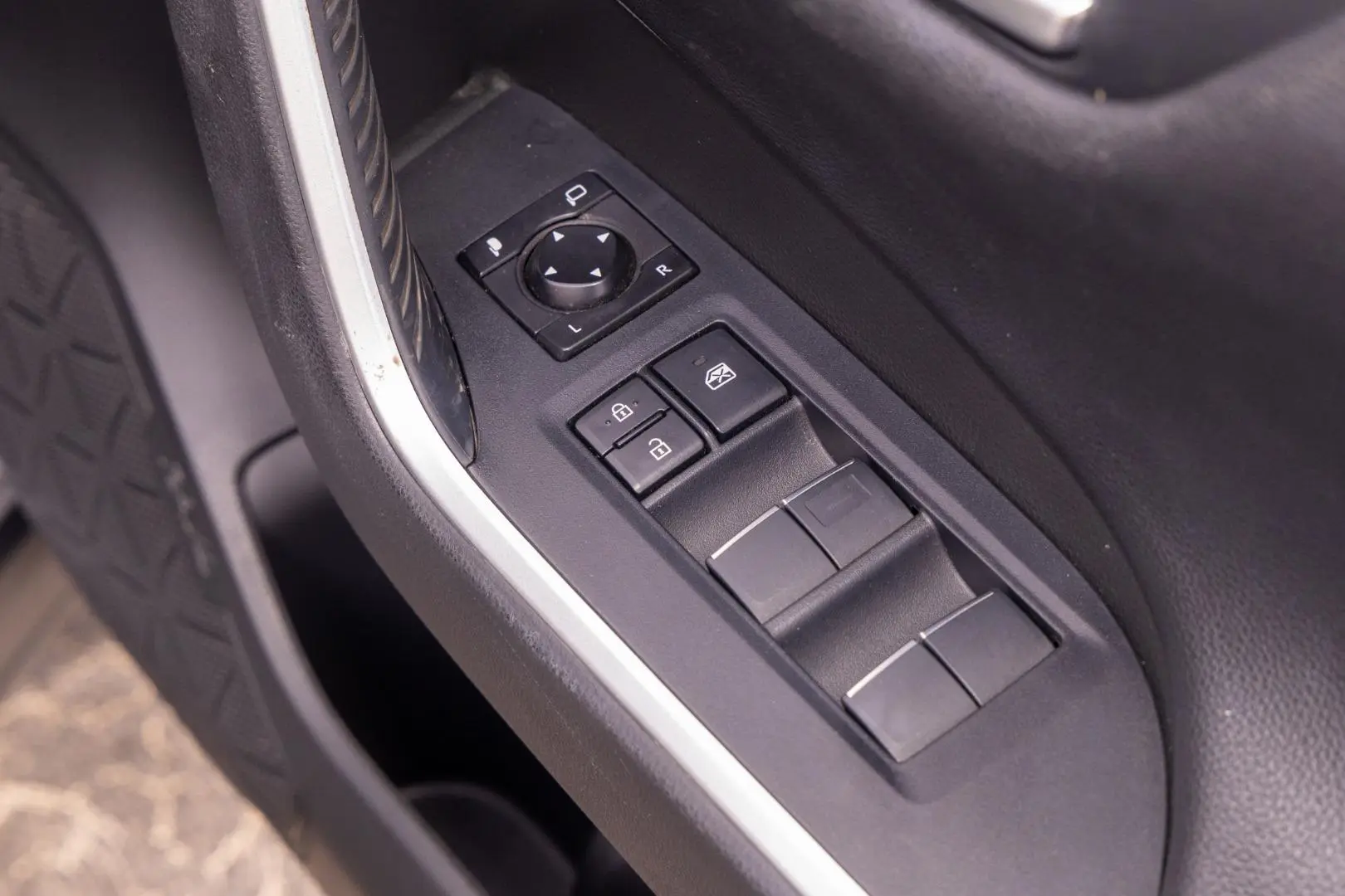 2020 Toyota RAV4 Gallery Image 18