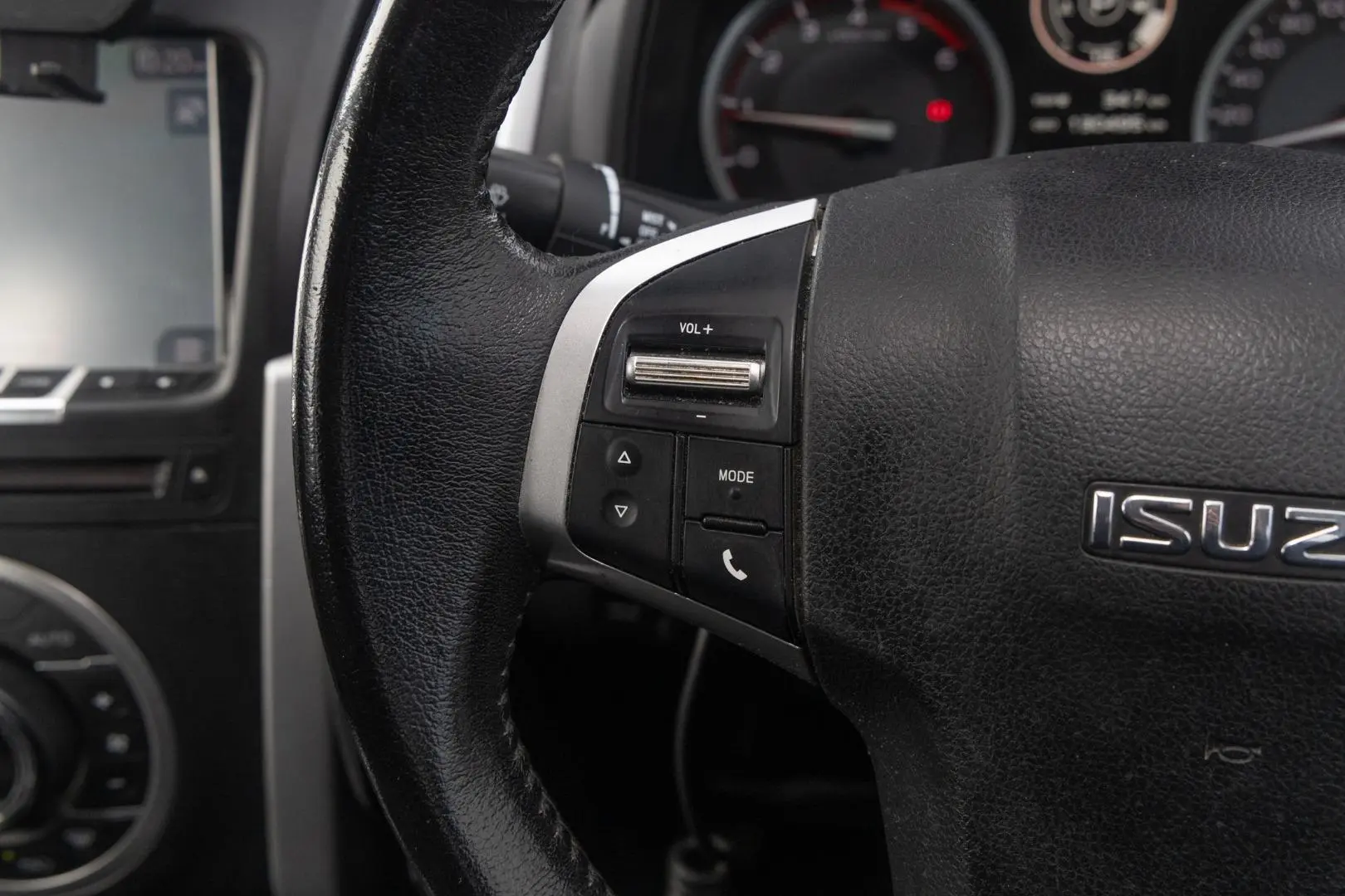 2017 Isuzu D-MAX Gallery Image 11