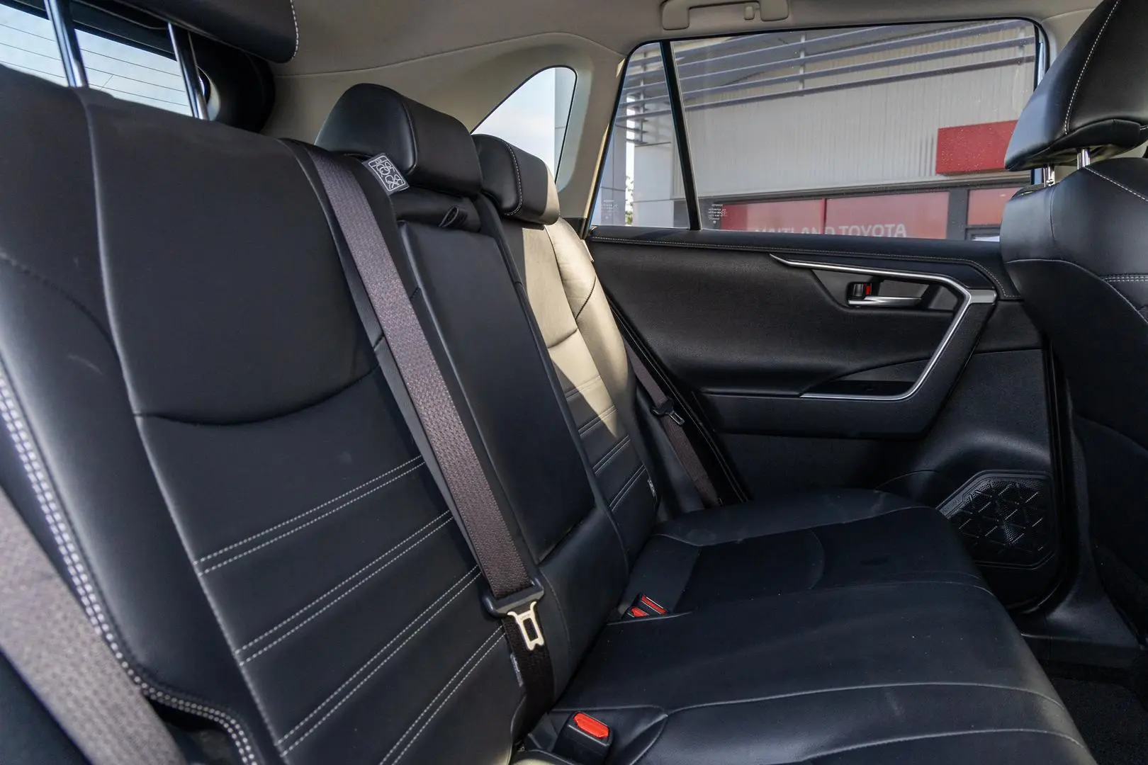 2019 Toyota RAV4 Gallery Image 9