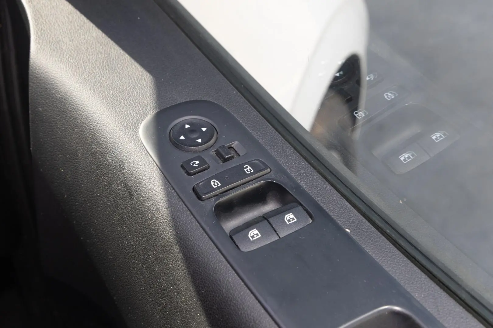 2021 Hyundai STARIA LOAD Gallery Image 17