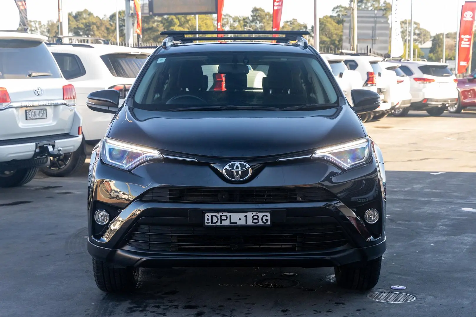 2017 Toyota RAV4 Gallery Image 4